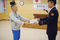 火災の被害を最小限にとどめた個人を表彰しました